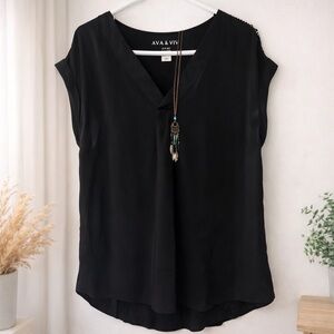 Ava & Viv sleeveless blouse in a women's size OX.